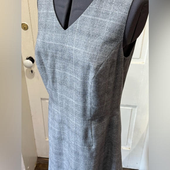 Talbots V-Neck Sleeveless Fully-Lined Wool Dress - Picture 10 of 12